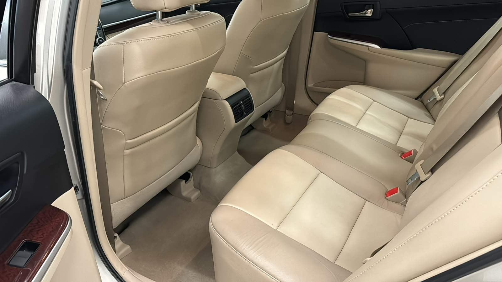 2014 Toyota Camry XLE 25
