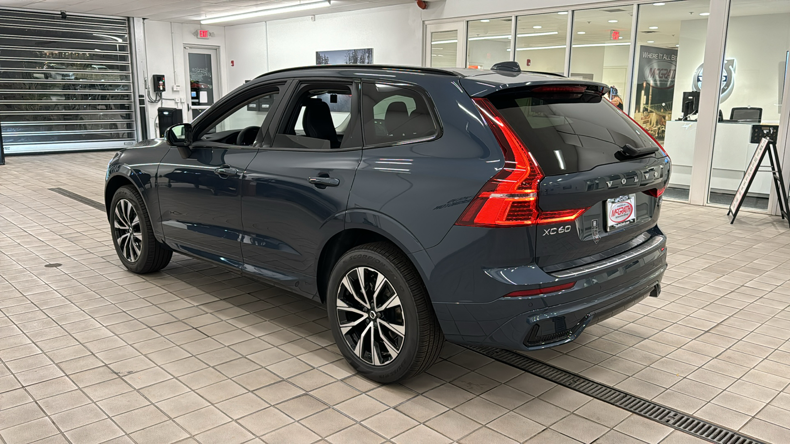 2025 Volvo XC60 Core 6