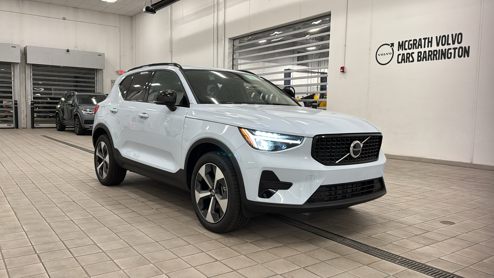 2024 Volvo XC40 Core Dark Theme 2