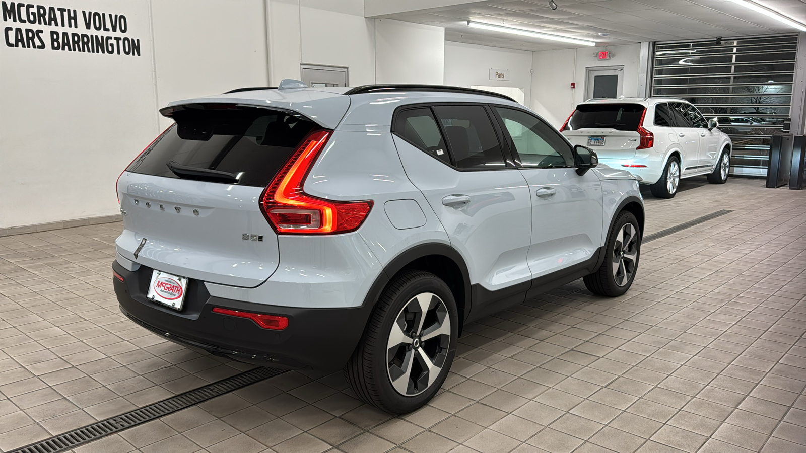 2024 Volvo XC40 Core Dark Theme 4