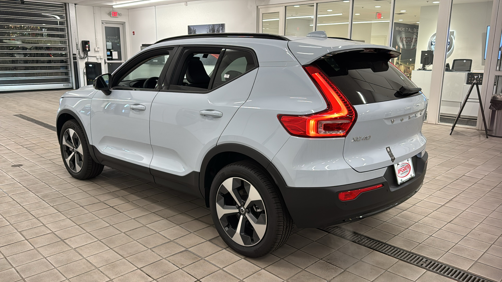 2024 Volvo XC40 Core Dark Theme 6