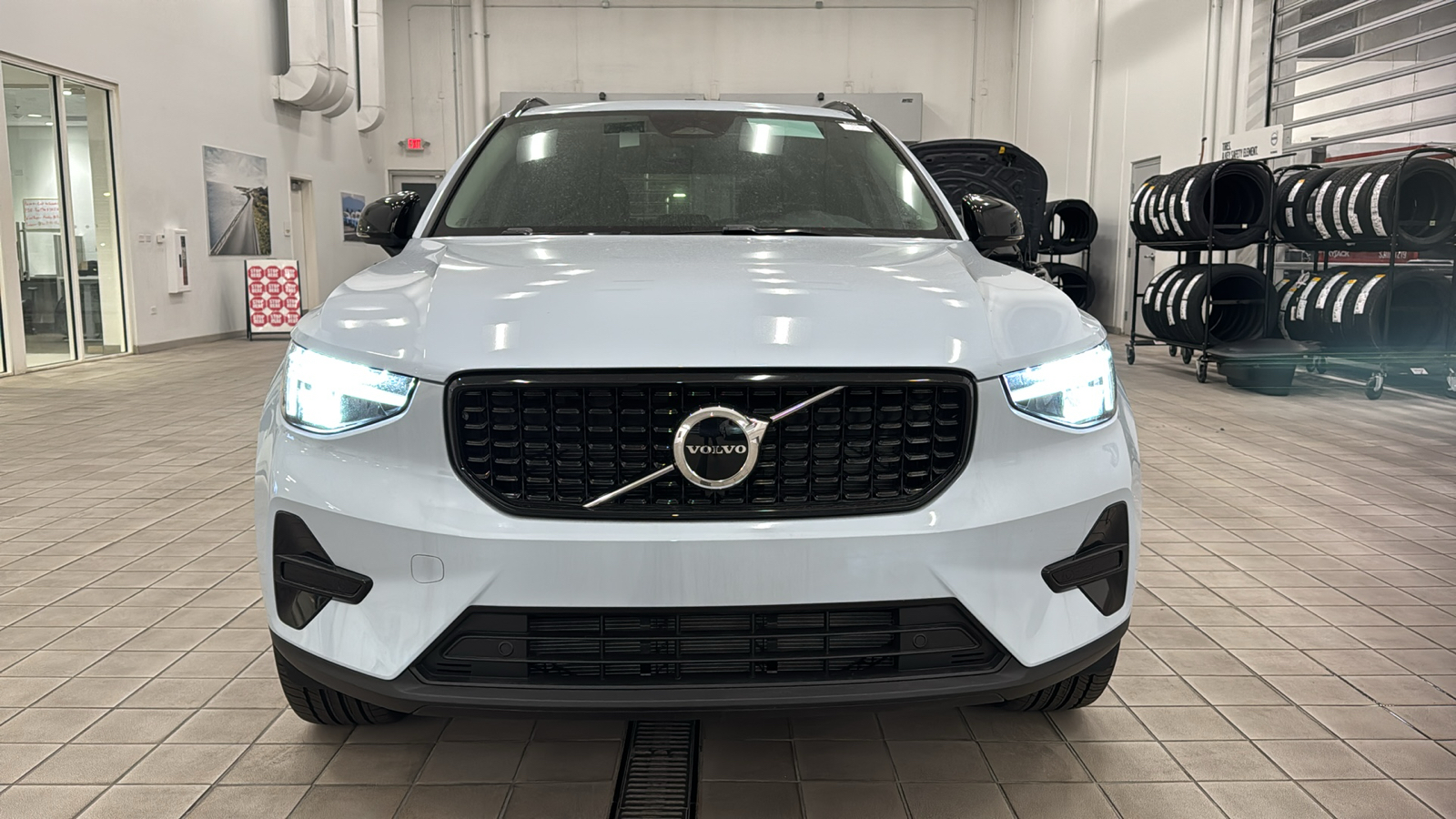 2024 Volvo XC40 Core Dark Theme 9