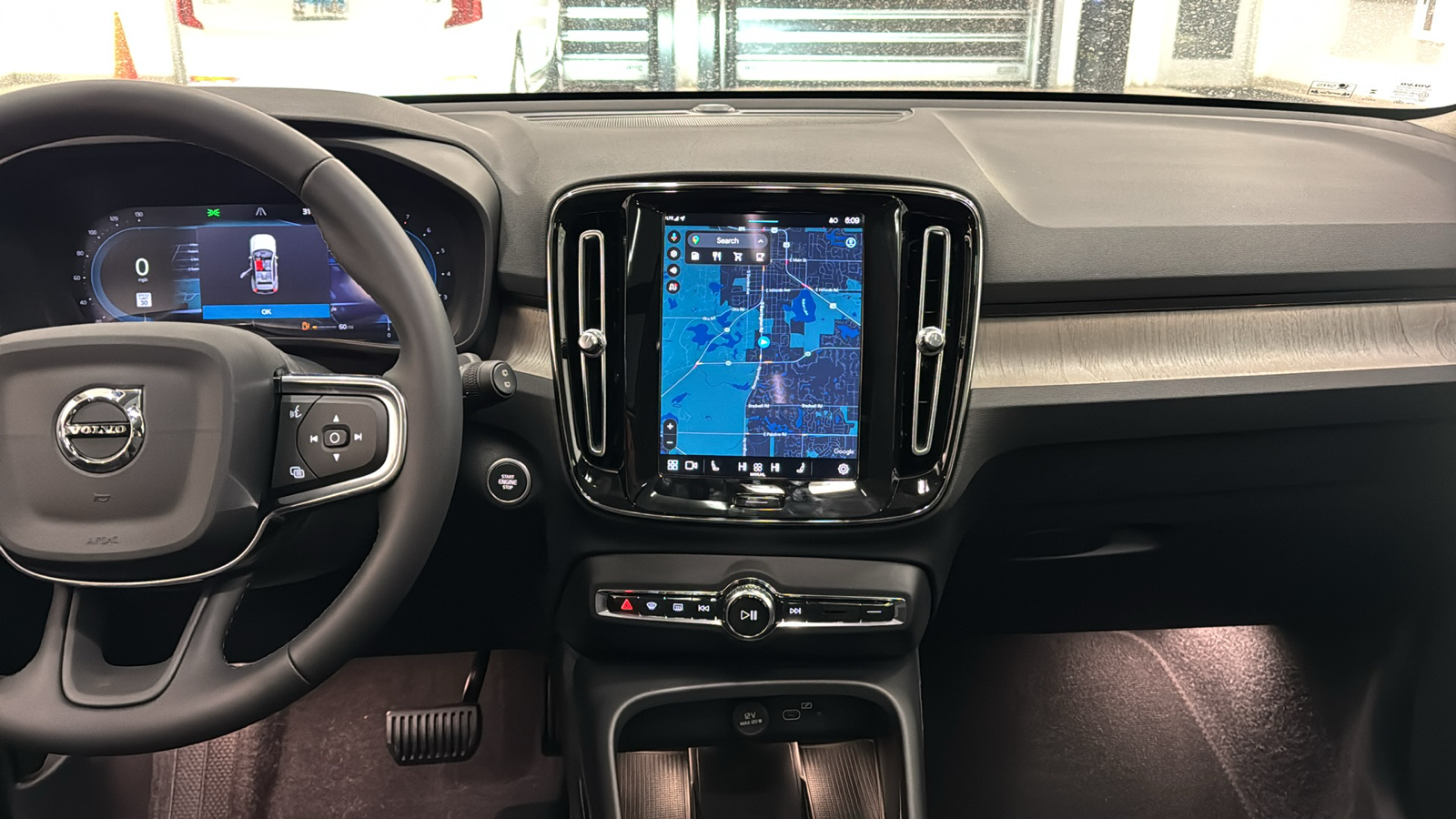 2024 Volvo XC40 Core Dark Theme 10