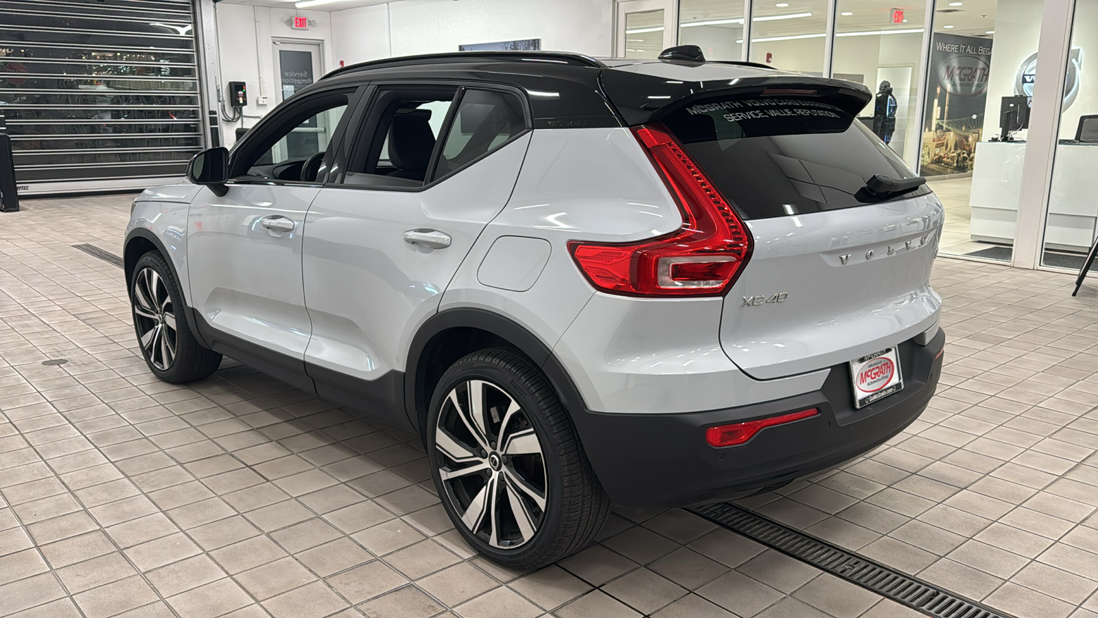 2021 Volvo XC40 Rechg Pure Elec P8 6