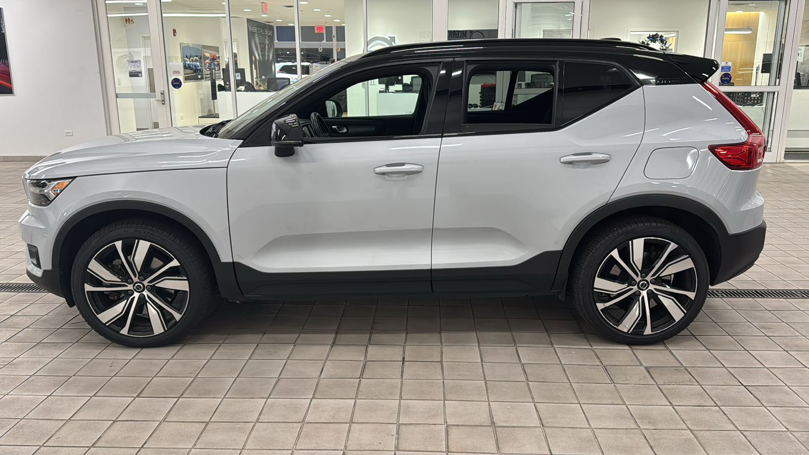 2021 Volvo XC40 Rechg Pure Elec P8 7