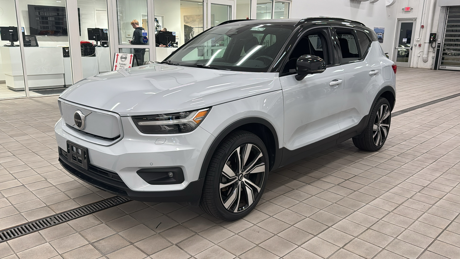 2021 Volvo XC40 Rechg Pure Elec P8 8