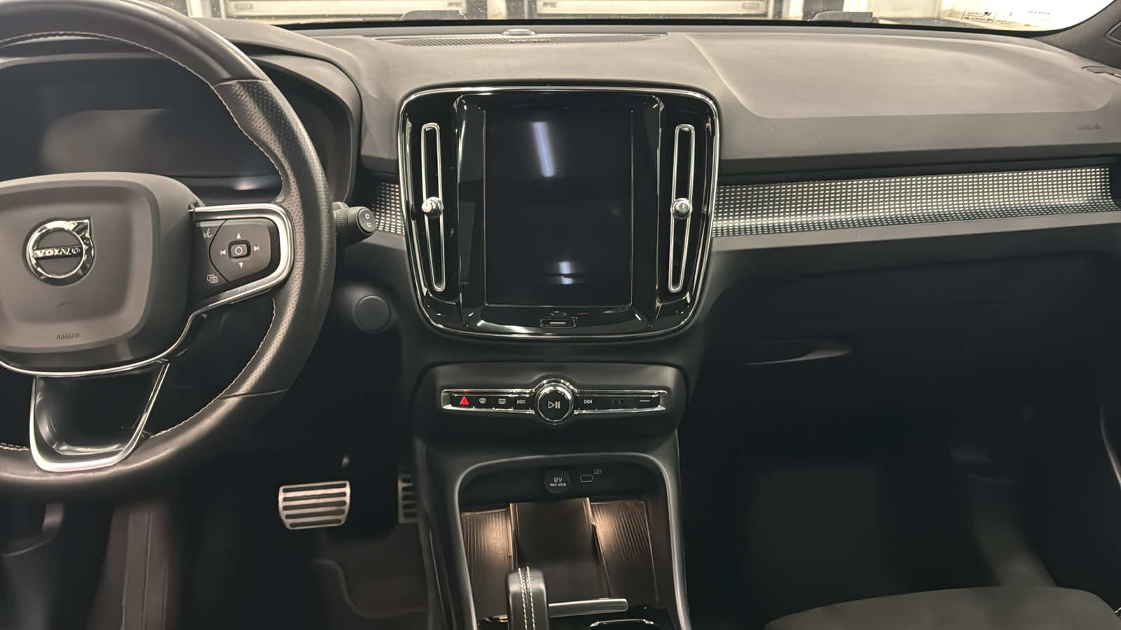 2021 Volvo XC40 Rechg Pure Elec P8 10