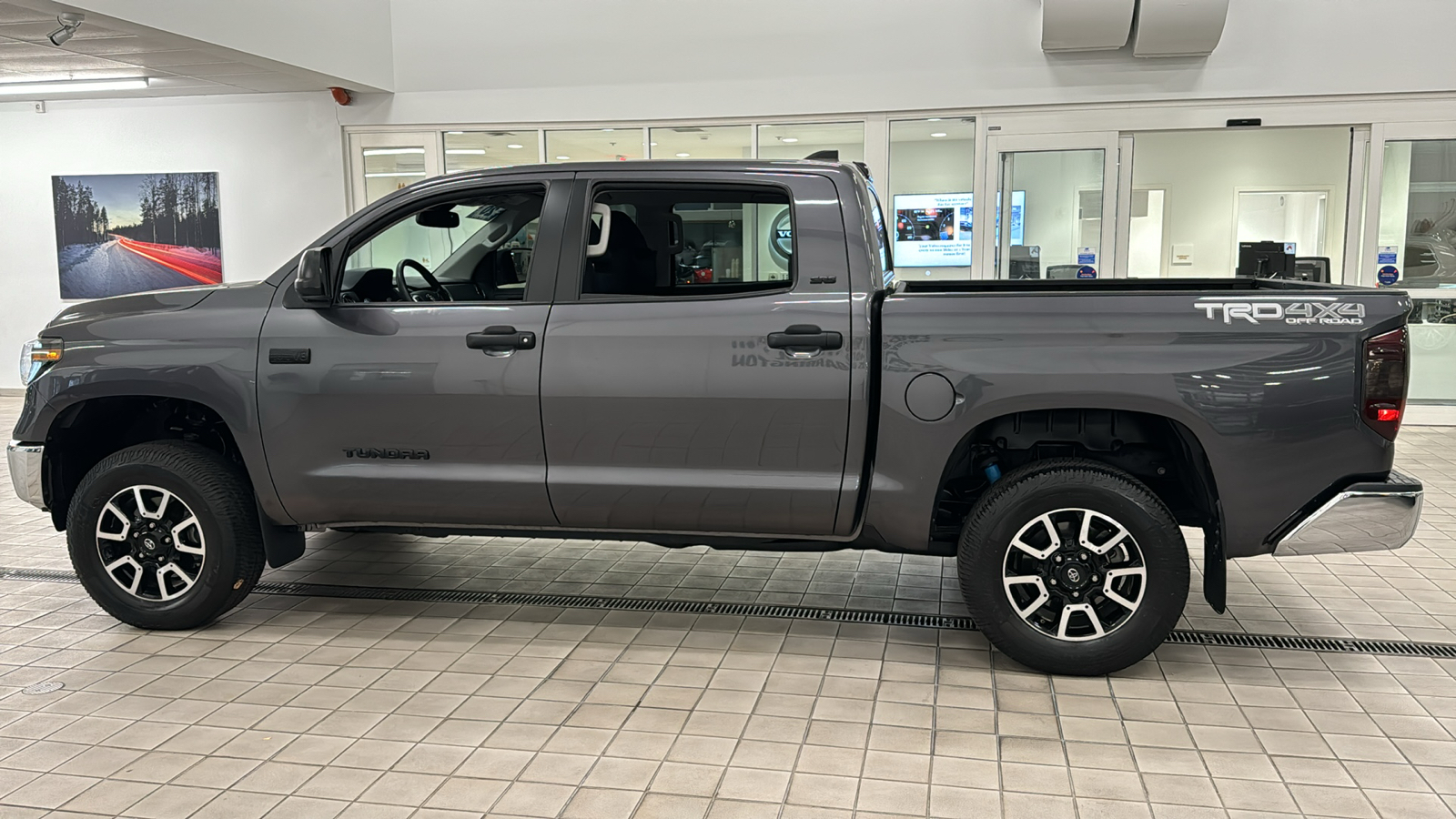 2020 Toyota Tundra 4WD SR5 7