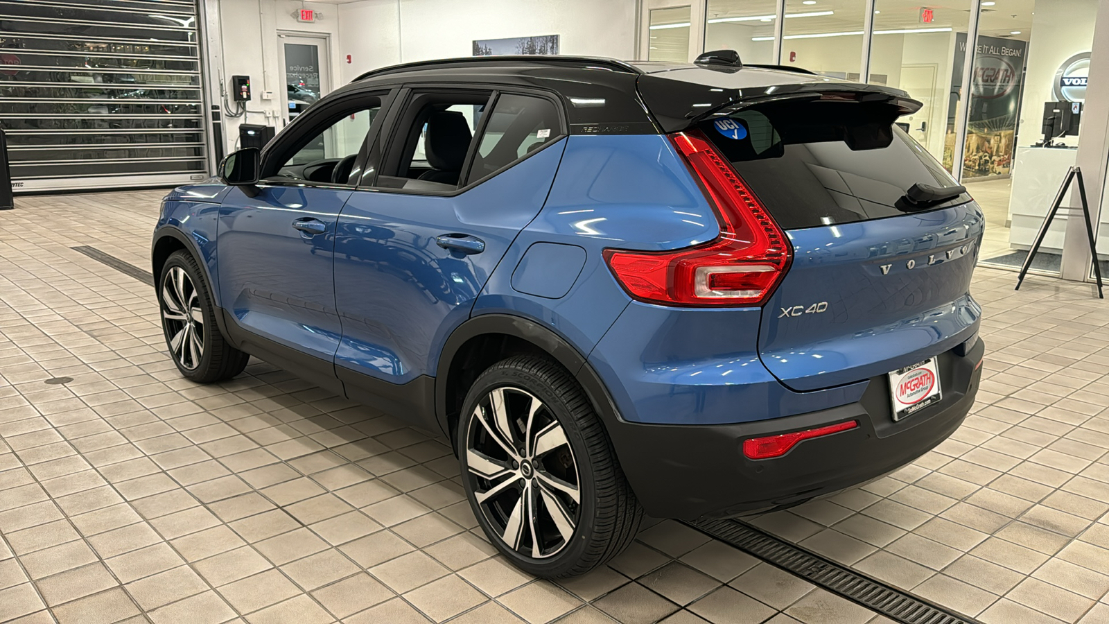 2021 Volvo XC40 Rechg Pure Elec P8 6