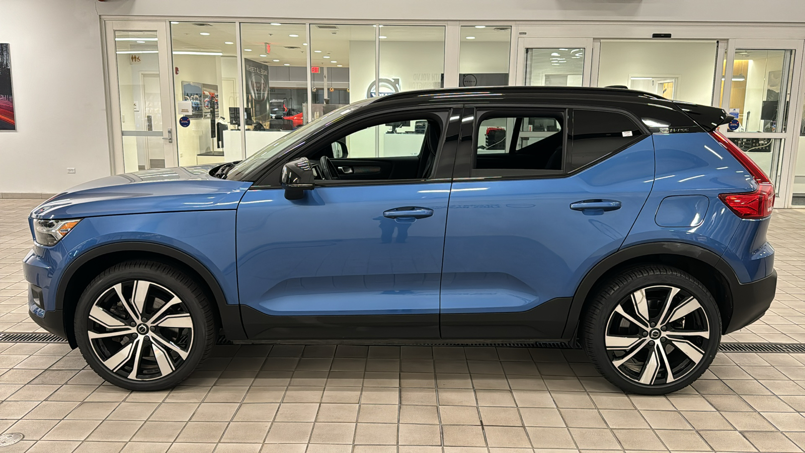 2021 Volvo XC40 Rechg Pure Elec P8 7