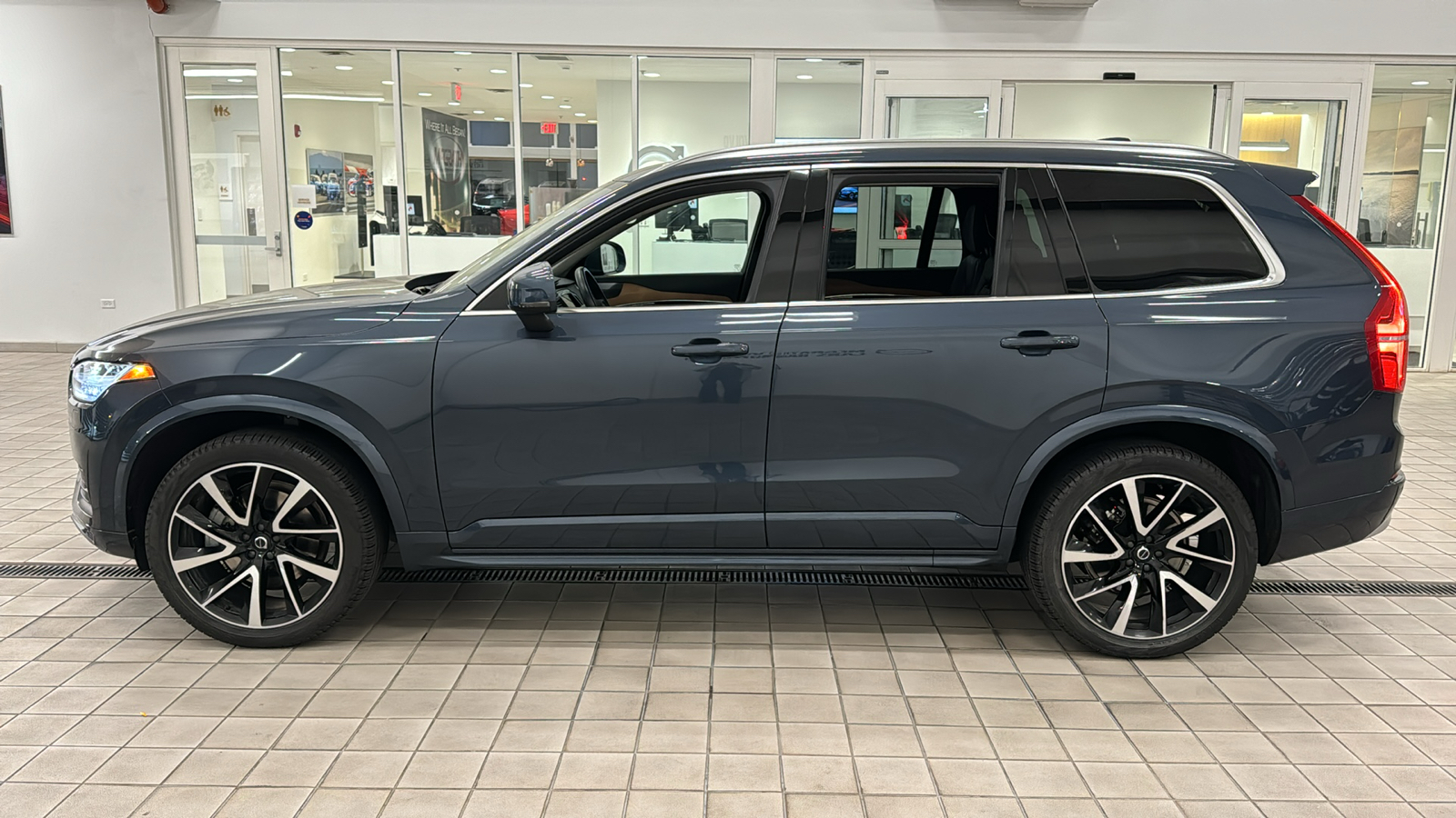 2022 Volvo XC90 Momentum 7