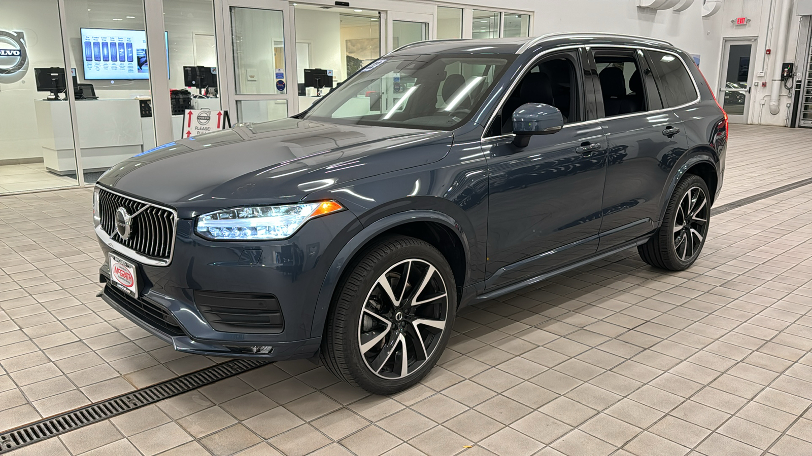 2022 Volvo XC90 Momentum 8