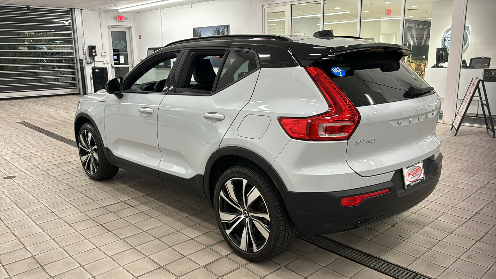 2021 Volvo XC40 Rechg Pure Elec P8 6