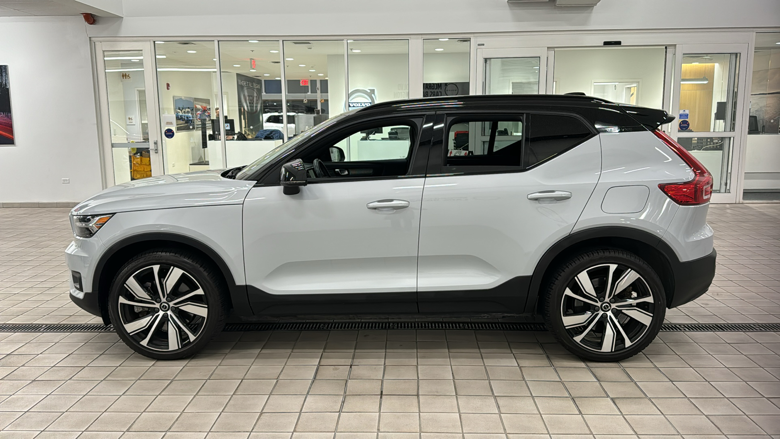 2021 Volvo XC40 Rechg Pure Elec P8 7