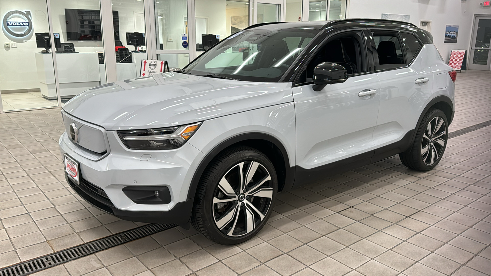 2021 Volvo XC40 Rechg Pure Elec P8 8