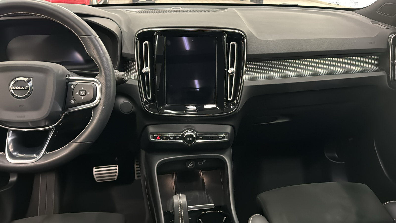 2021 Volvo XC40 Rechg Pure Elec P8 10