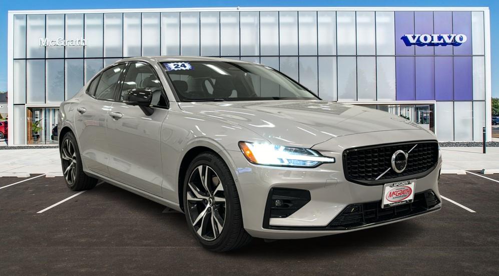 2024 Volvo S60 Plus Dark Theme 1