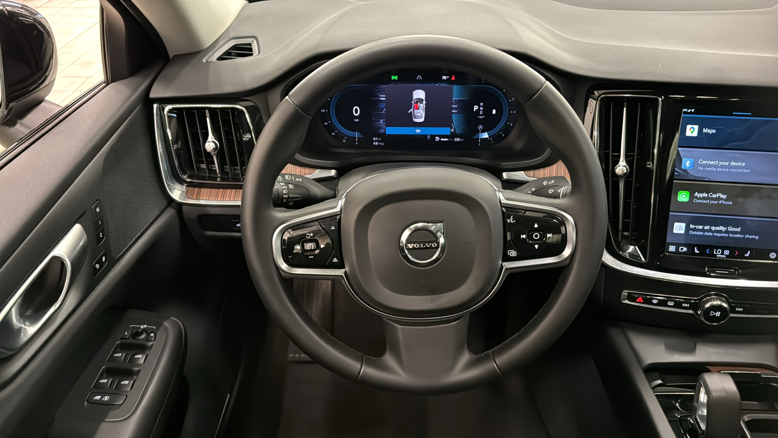 2024 Volvo S60 Plus Dark Theme 11