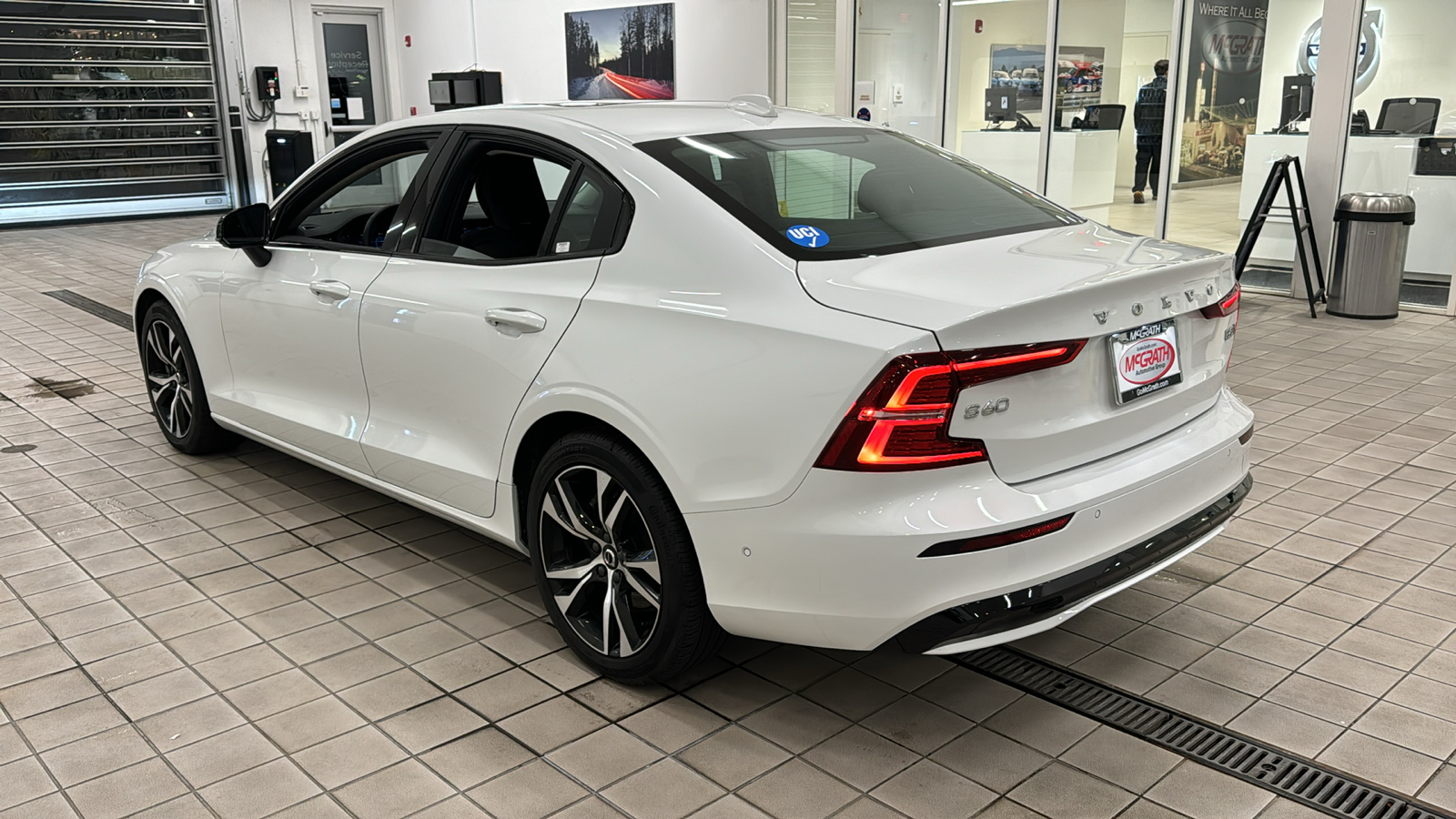 2024 Volvo S60 Plus Dark Theme 6