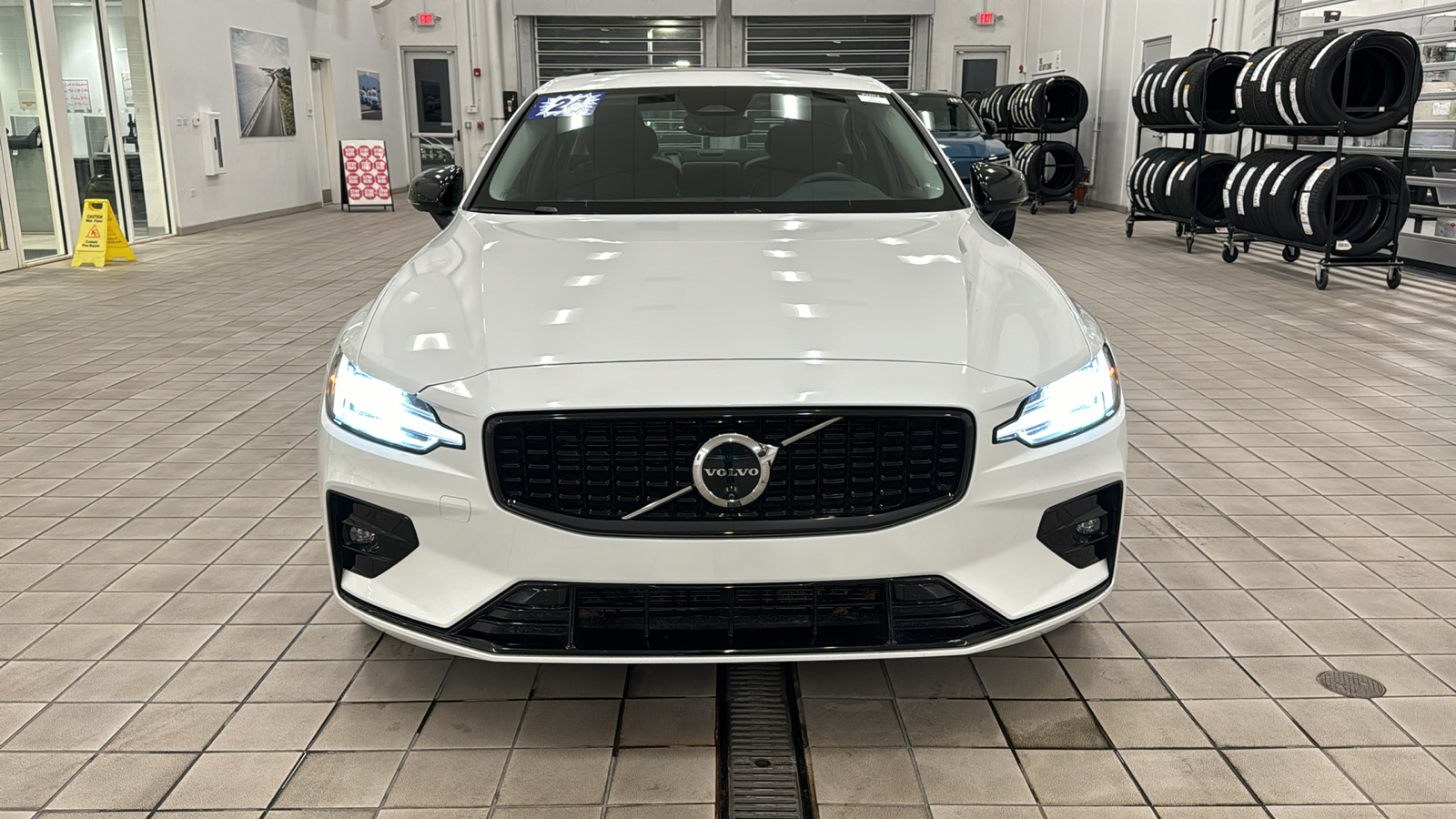 2024 Volvo S60 Plus Dark Theme 9