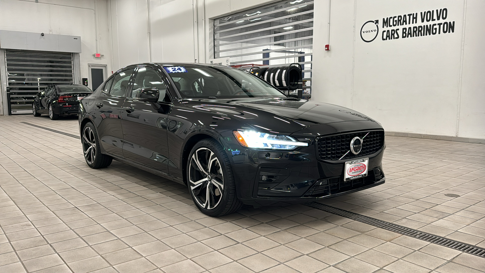 2024 Volvo S60 Plus Dark Theme 2