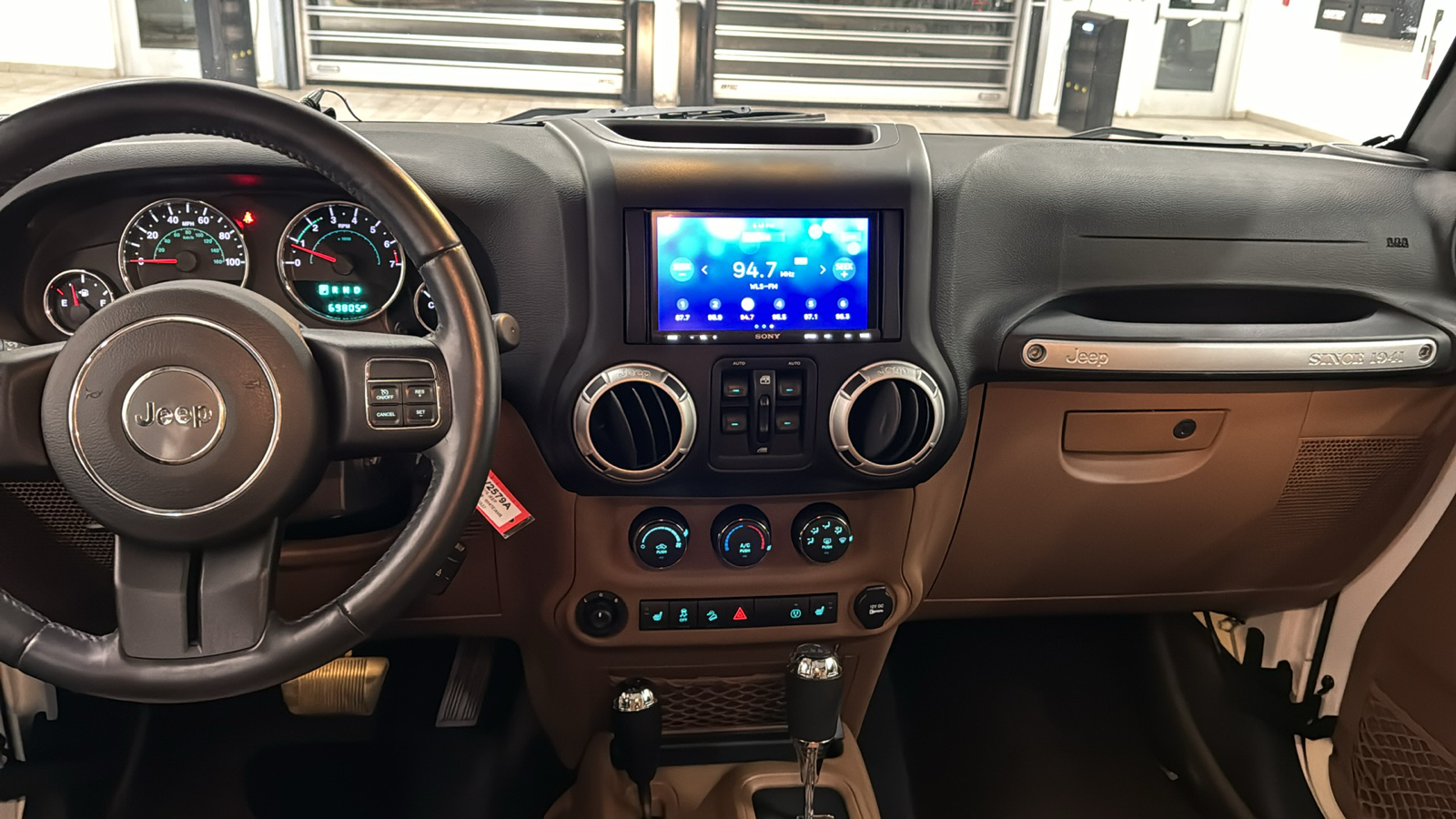 2015 Jeep Wrangler Unlimited Sahara 10