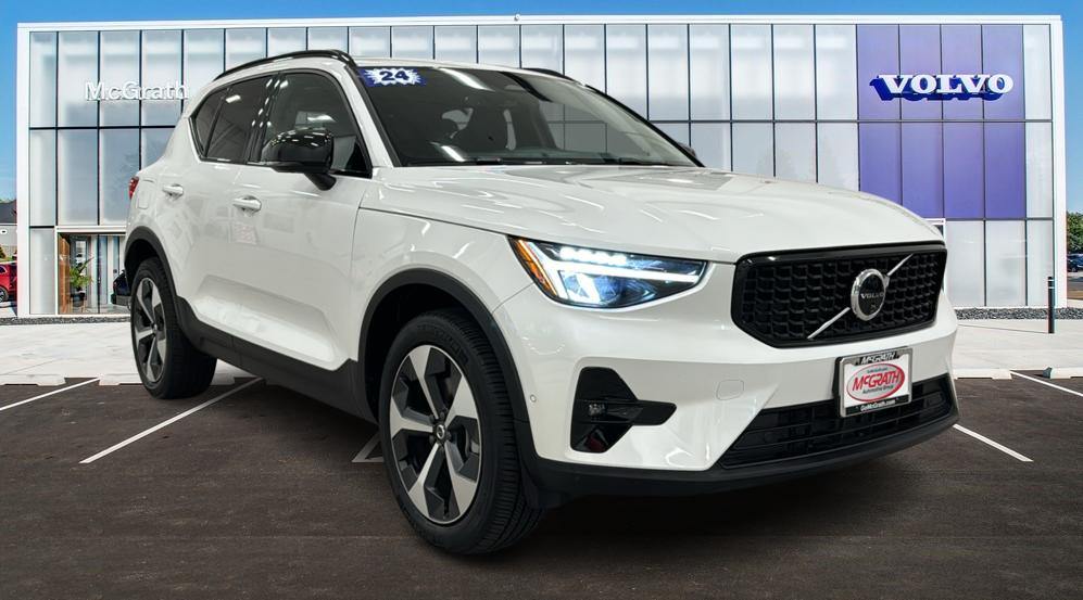 2024 Volvo XC40 Plus Dark Theme 1