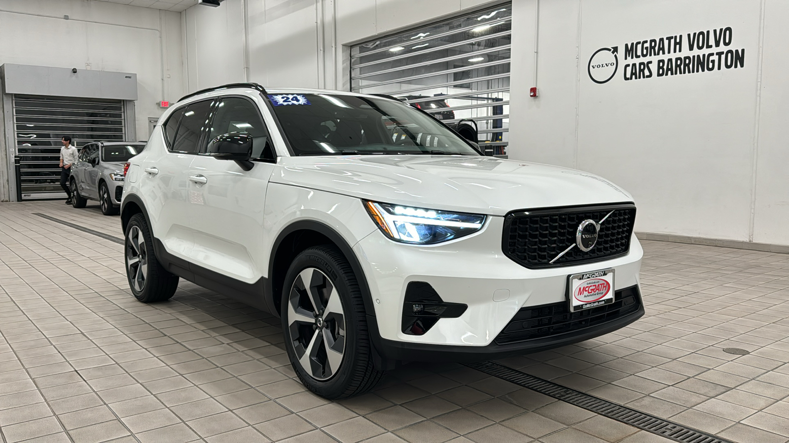 2024 Volvo XC40 Plus Dark Theme 2