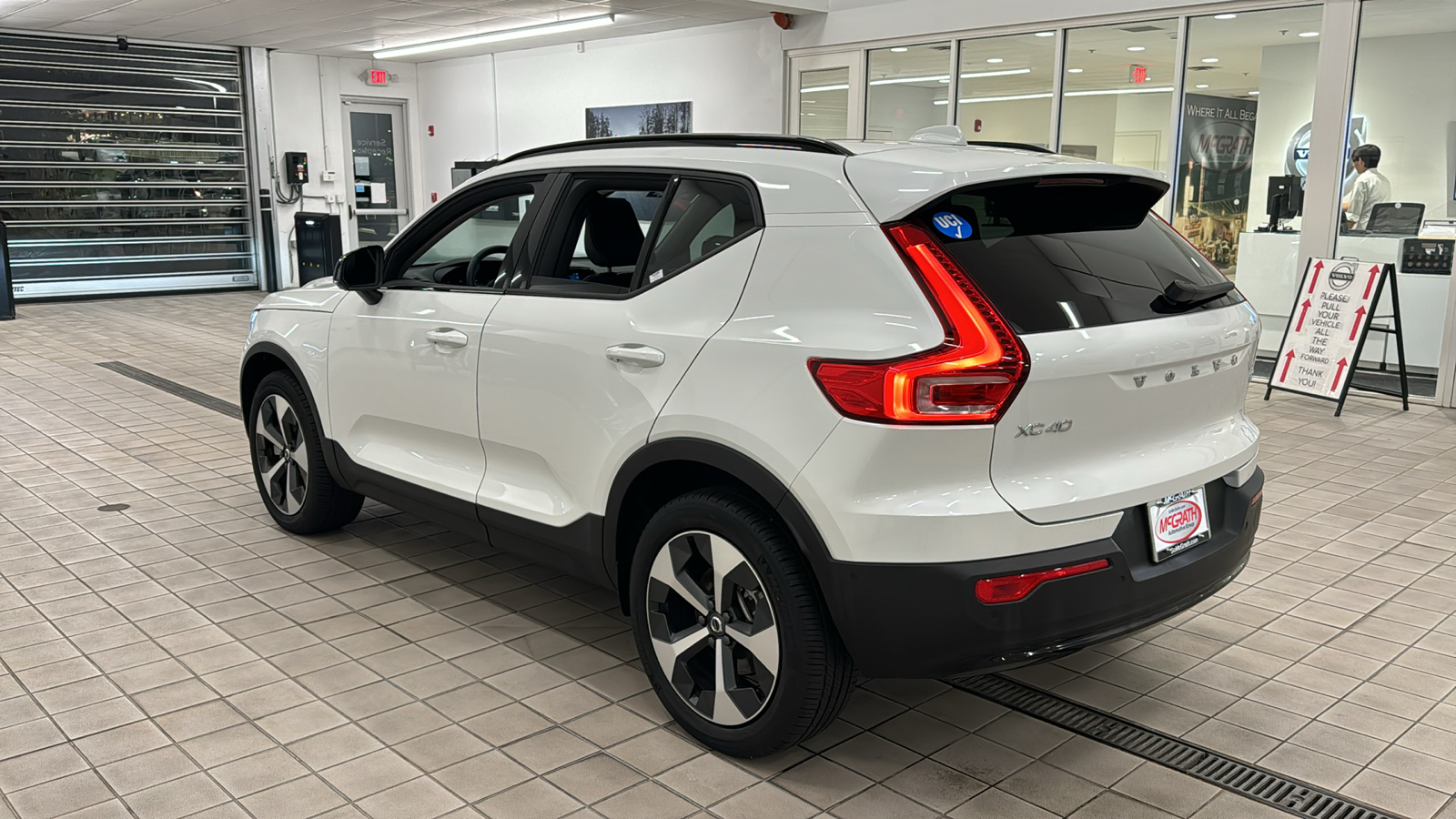 2024 Volvo XC40 Plus Dark Theme 6