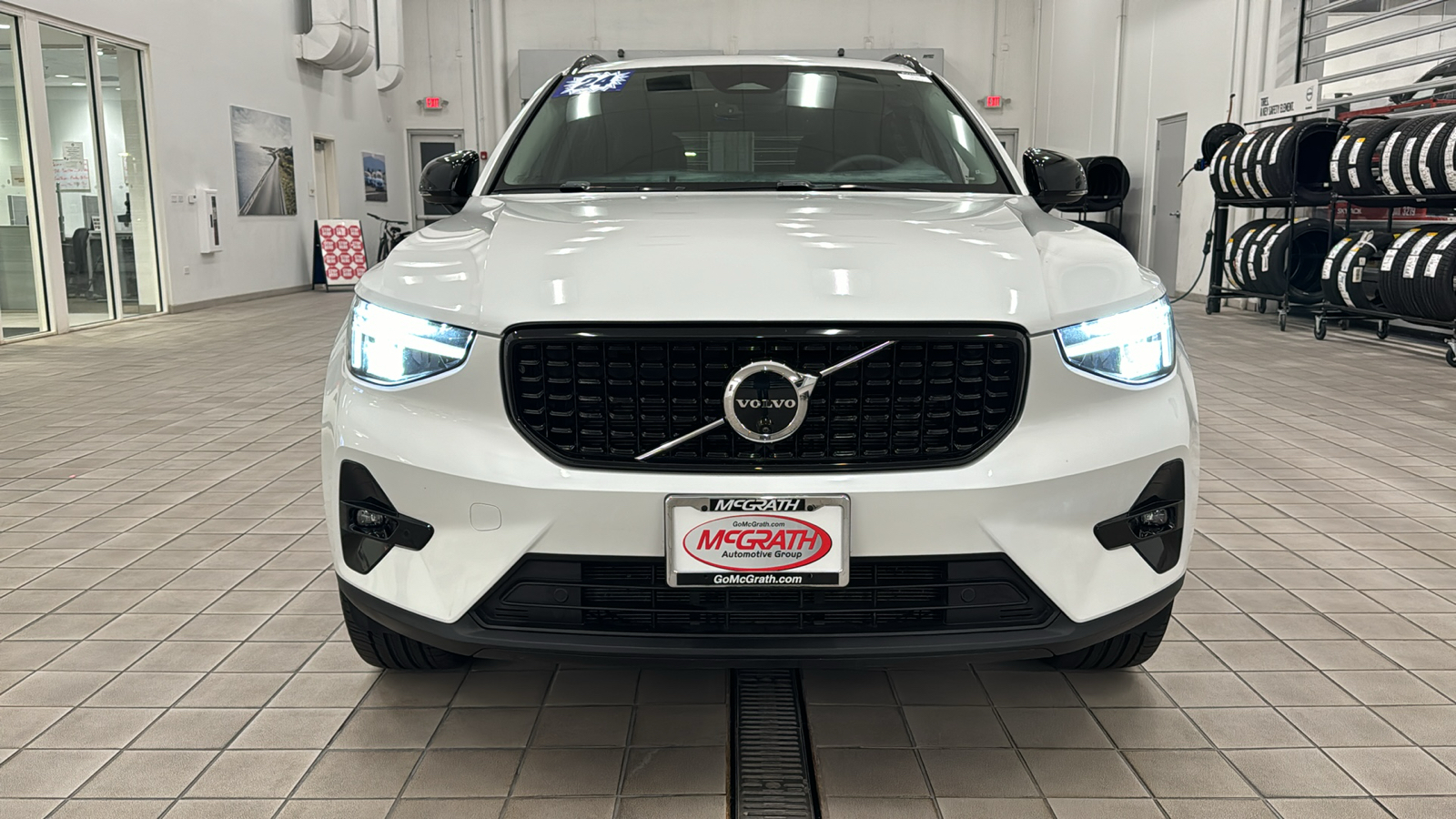 2024 Volvo XC40 Plus Dark Theme 9