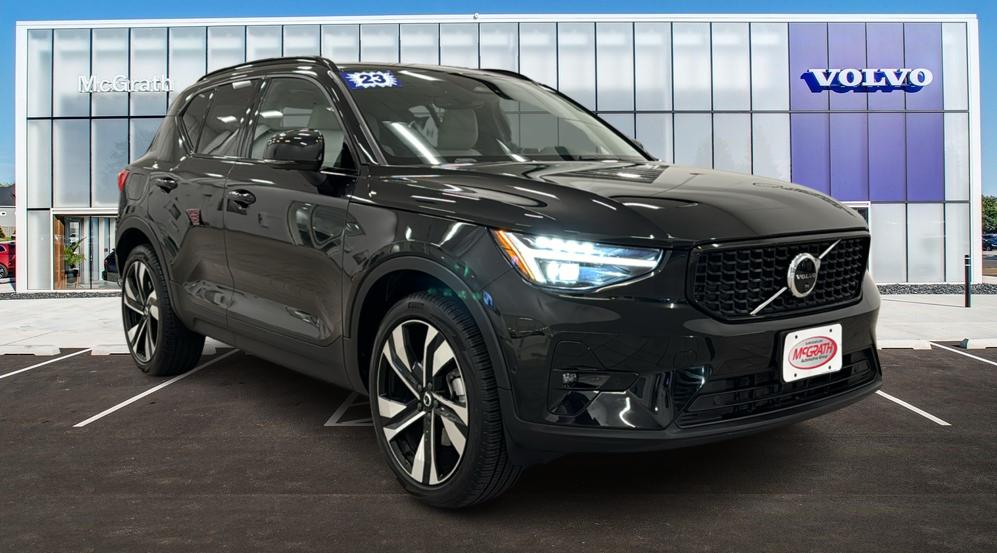 2023 Volvo XC40 Ultimate Dark Theme 1