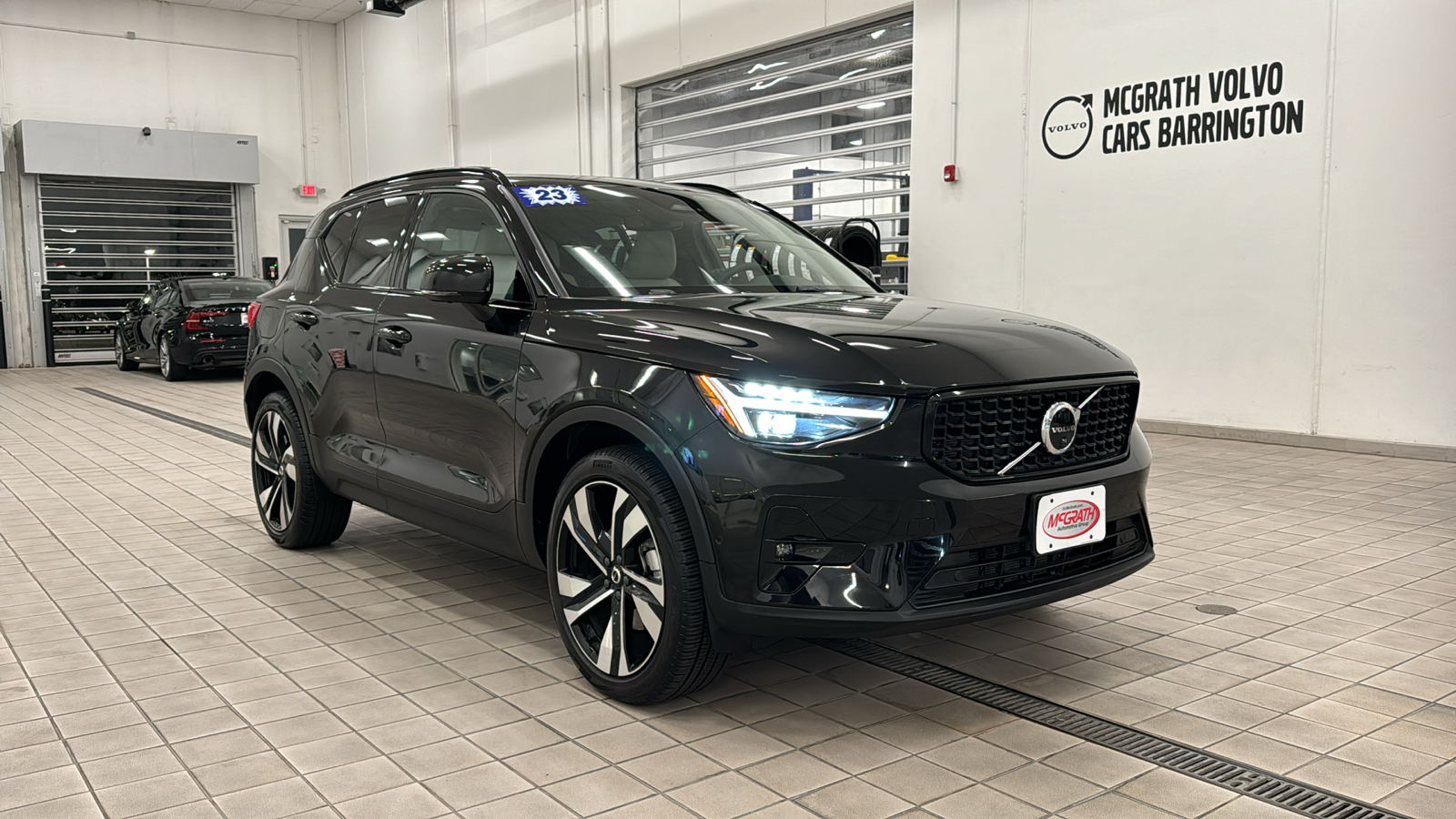 2023 Volvo XC40 Ultimate Dark Theme 2