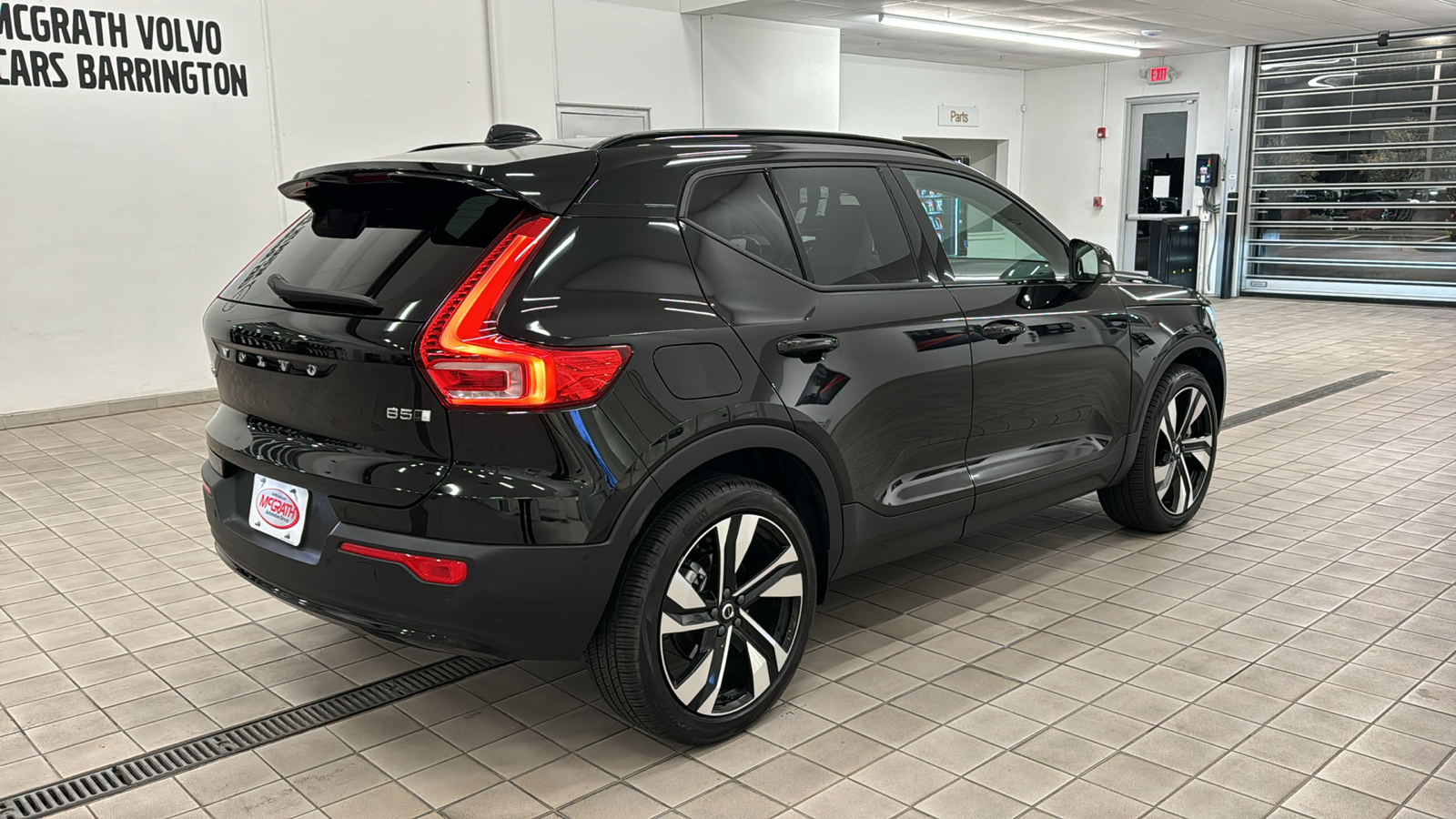 2023 Volvo XC40 Ultimate Dark Theme 4