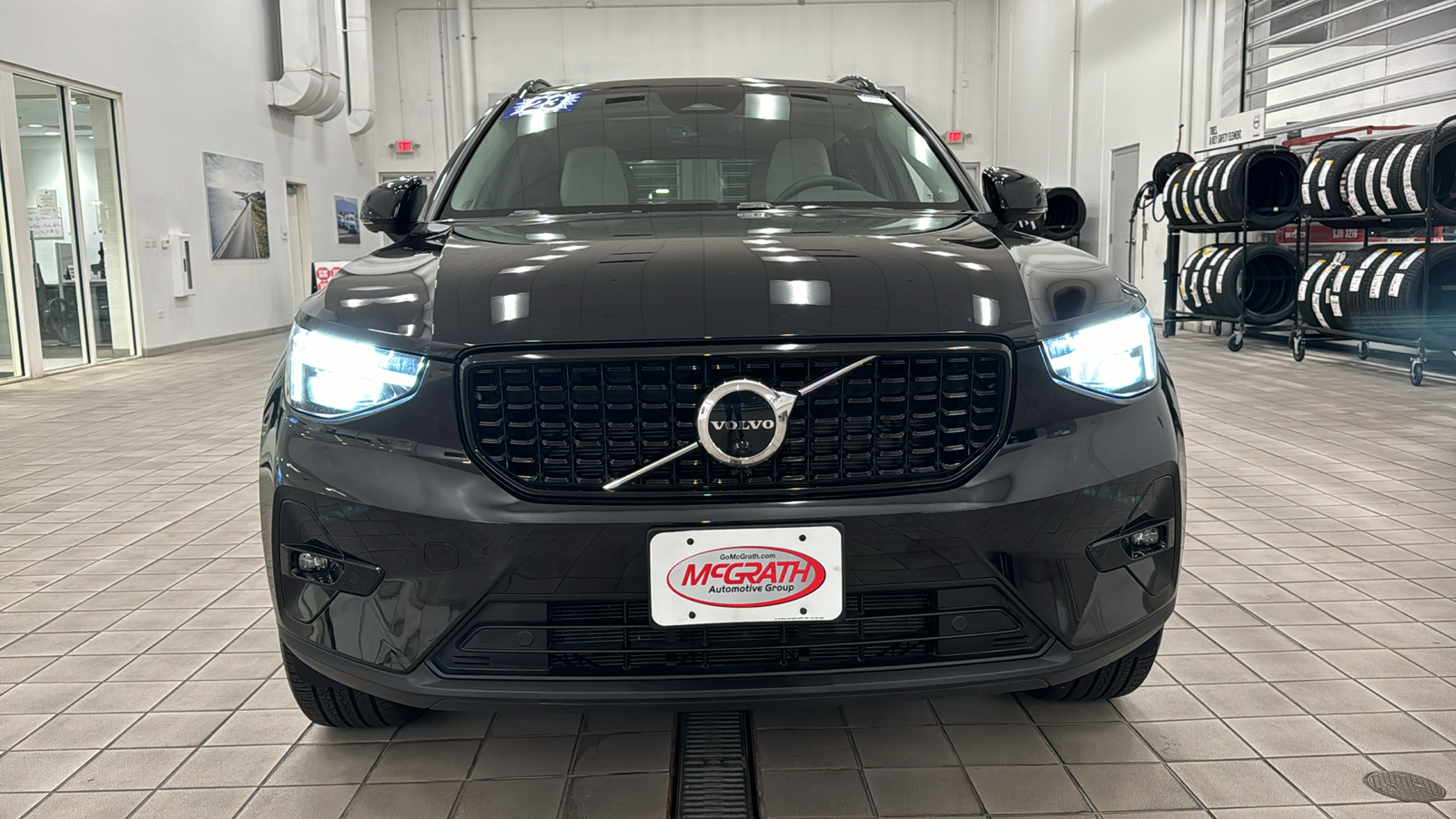 2023 Volvo XC40 Ultimate Dark Theme 9