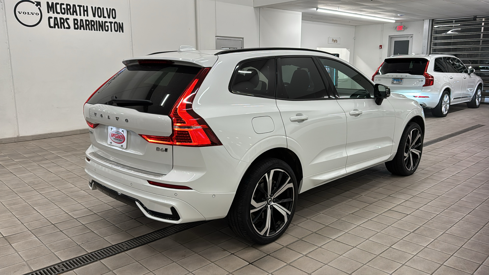 2022 Volvo XC60 R-Design 4