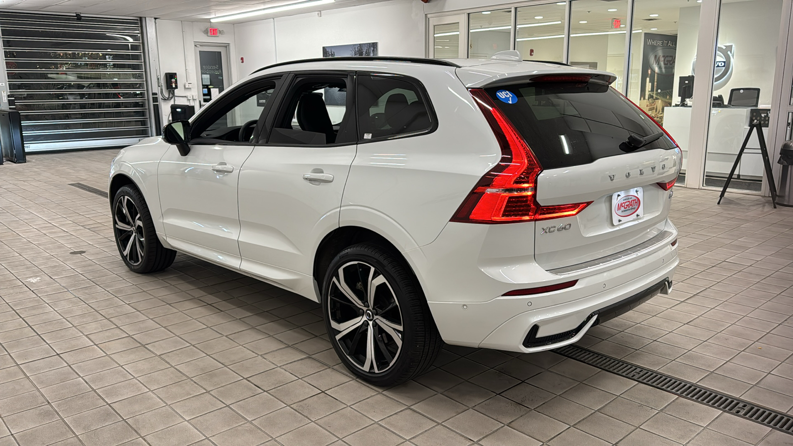 2022 Volvo XC60 R-Design 6