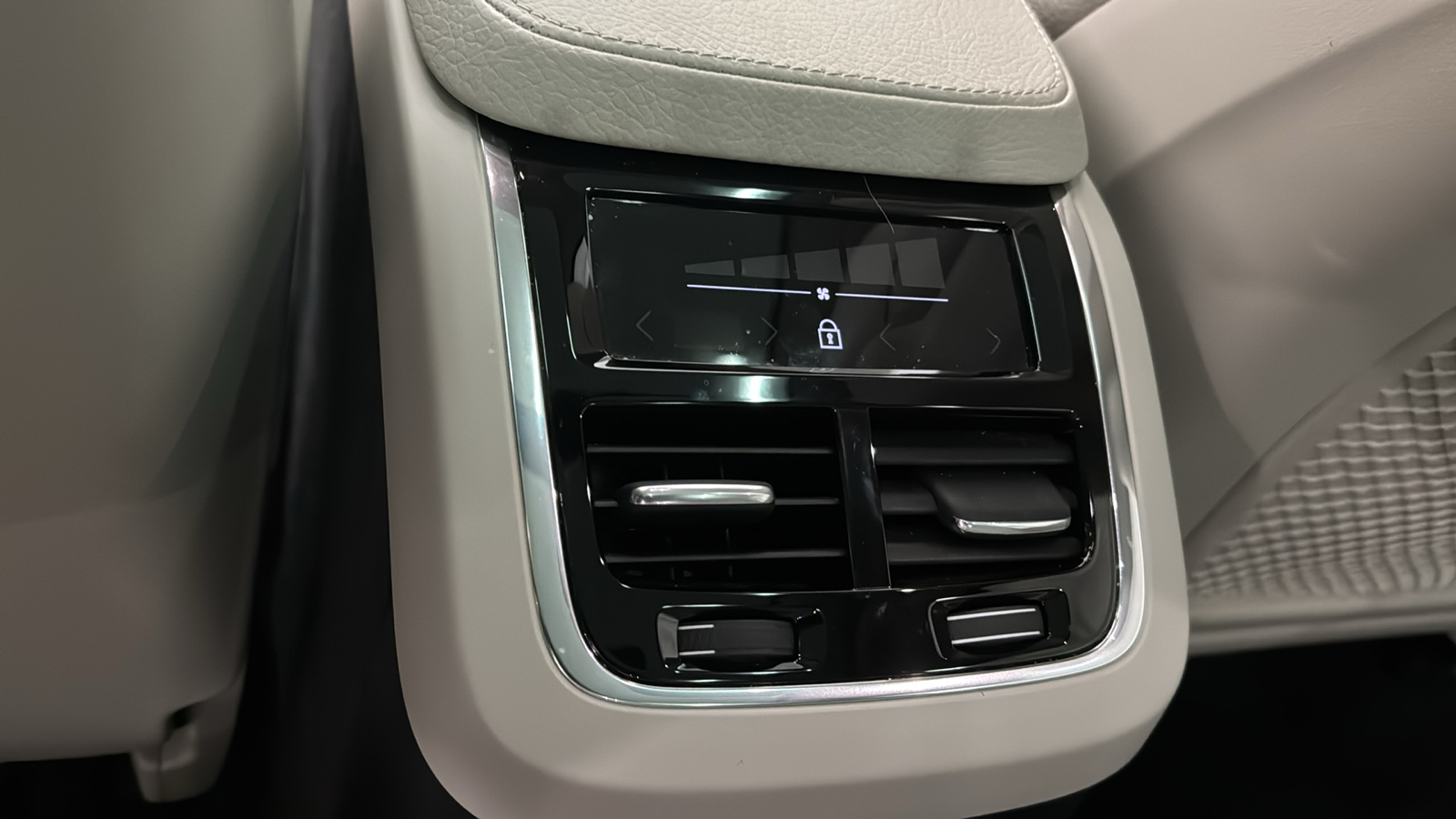 2022 Volvo XC90 Recharge Plug-In Hybrid Inscription Expression 27