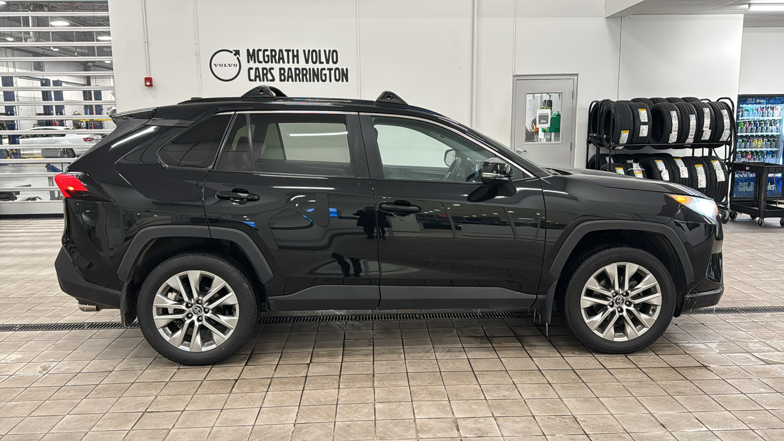 2020 Toyota RAV4 XLE Premium 3