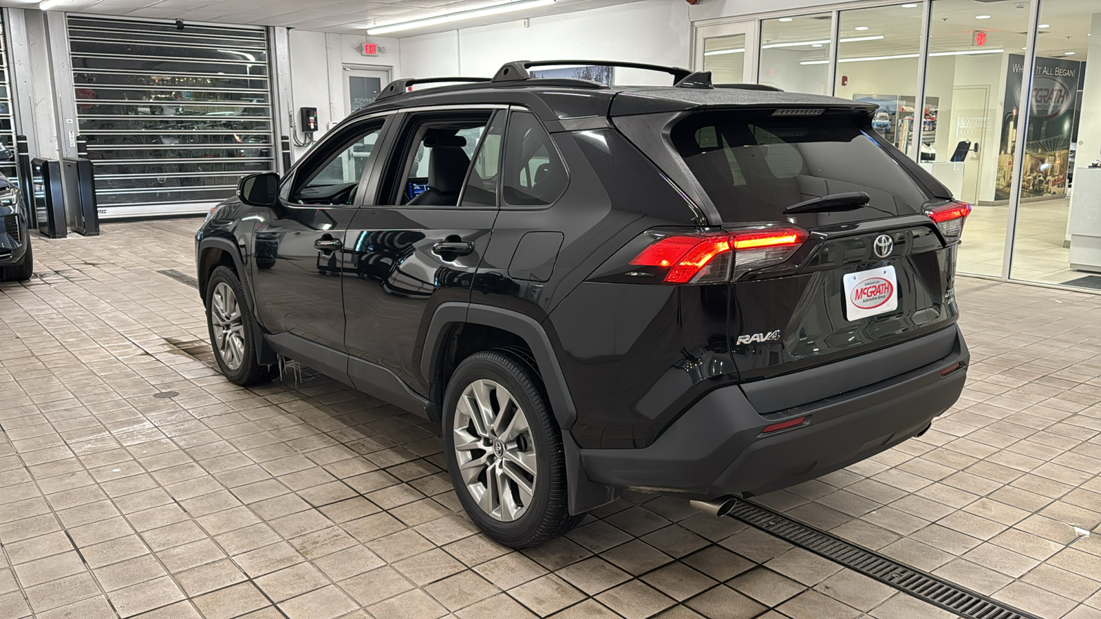 2020 Toyota RAV4 XLE Premium 6