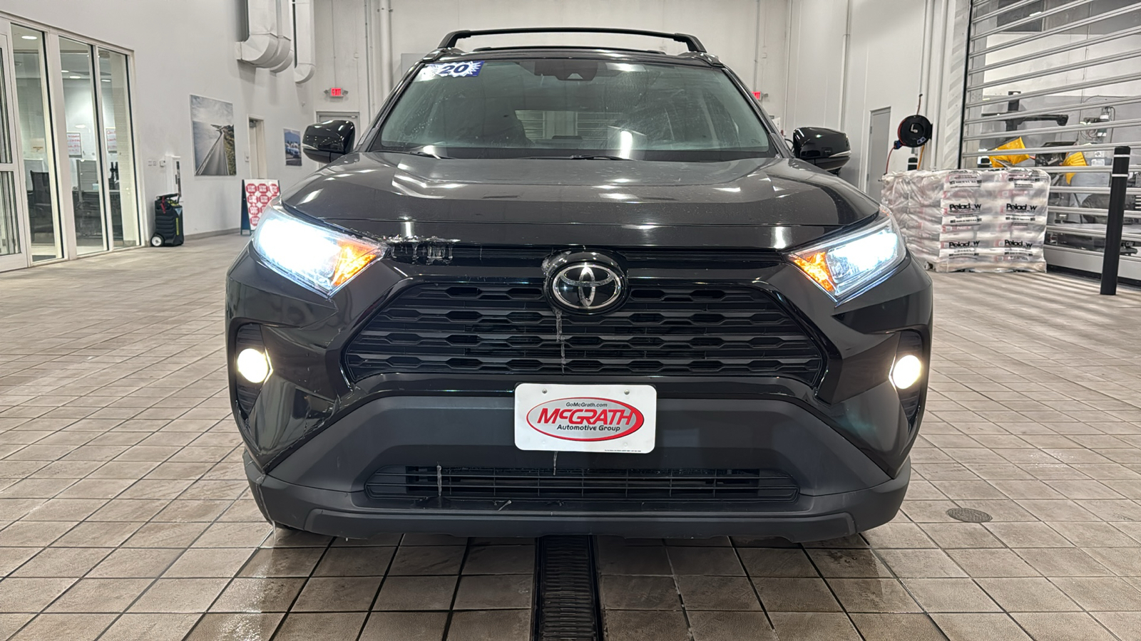 2020 Toyota RAV4 XLE Premium 9