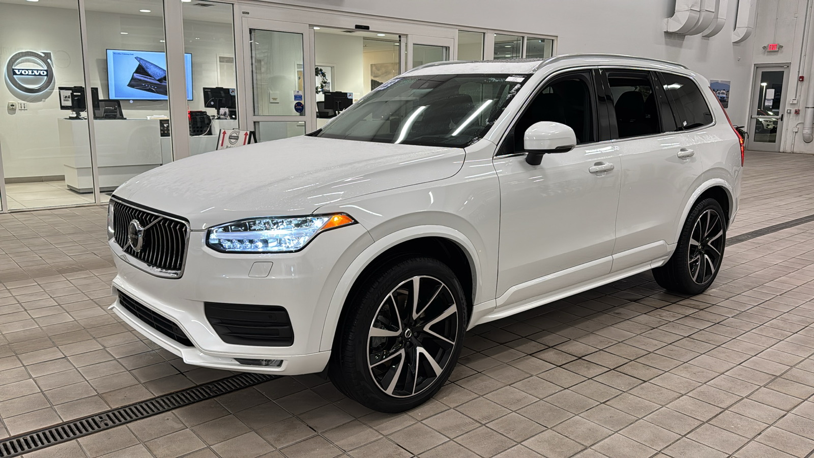 2022 Volvo XC90 Momentum 8