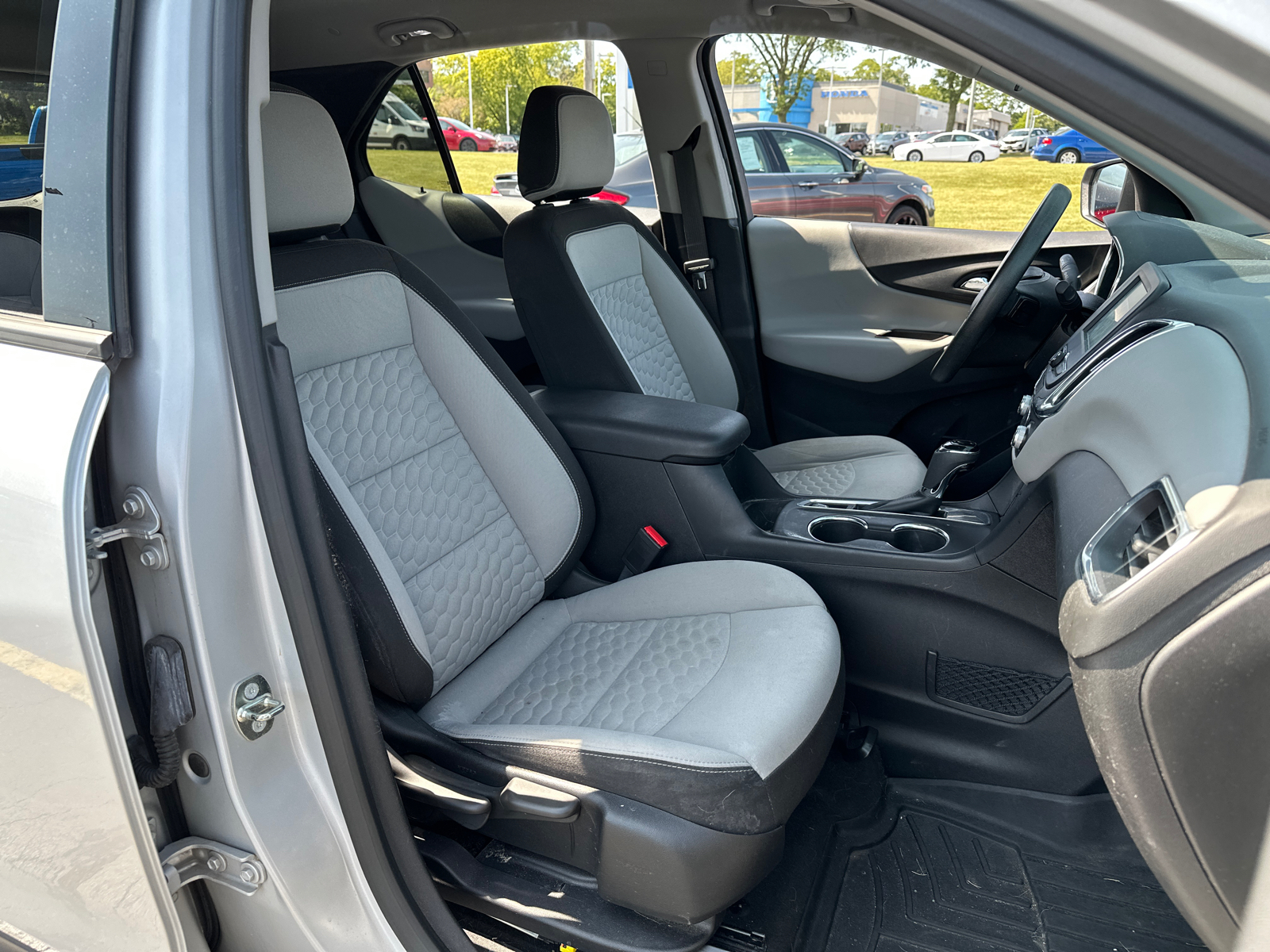 2018 Chevrolet Equinox LS 33