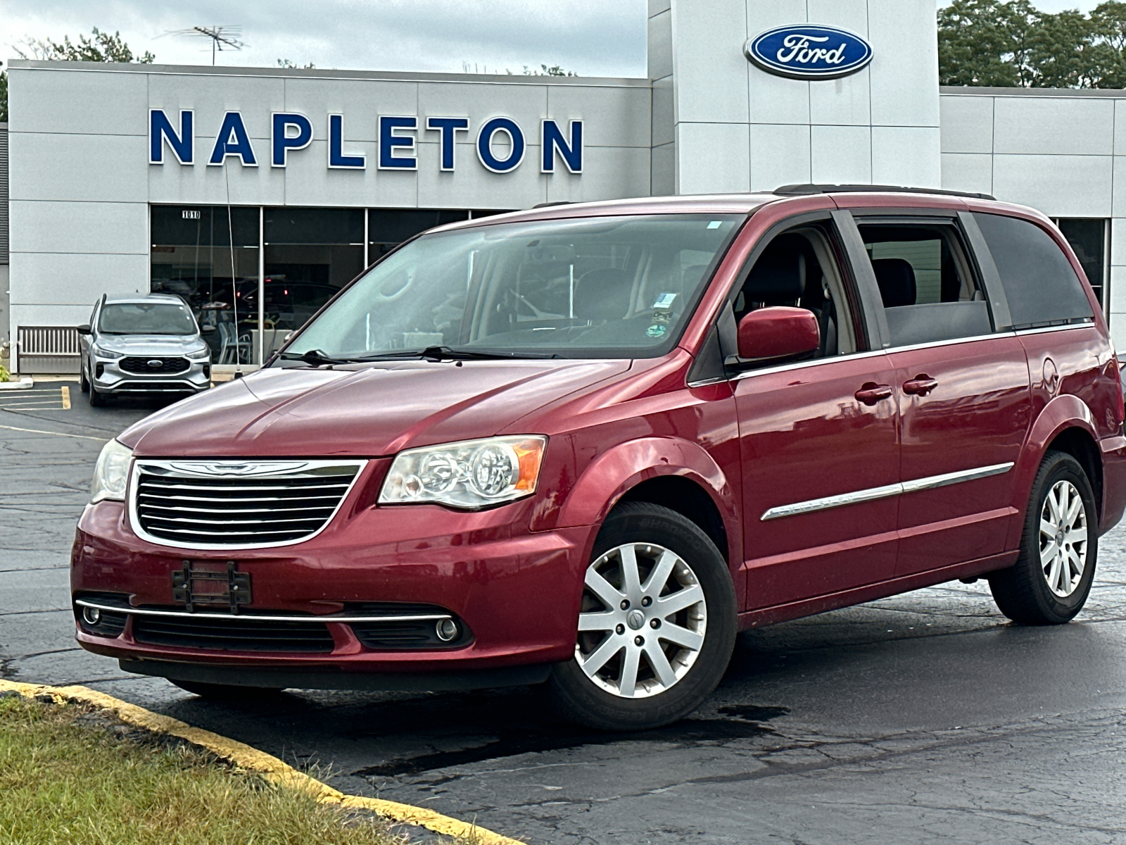 2014 Chrysler Town & Country Touring 1