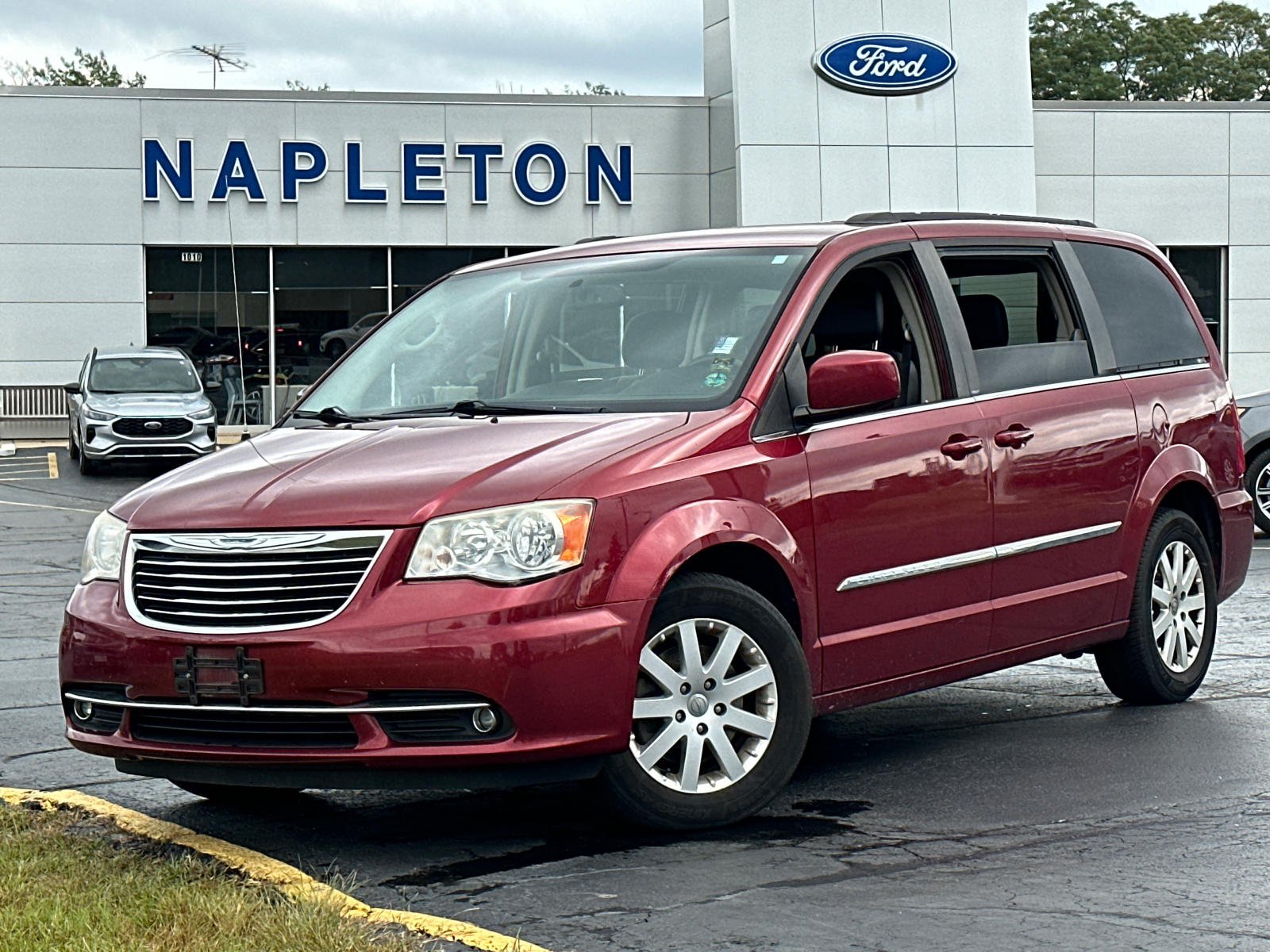 2014 Chrysler Town & Country Touring 2