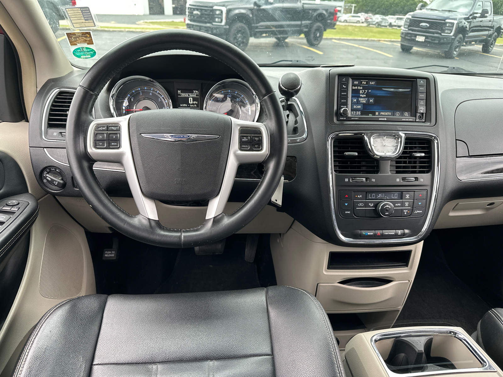 2014 Chrysler Town & Country Touring 16