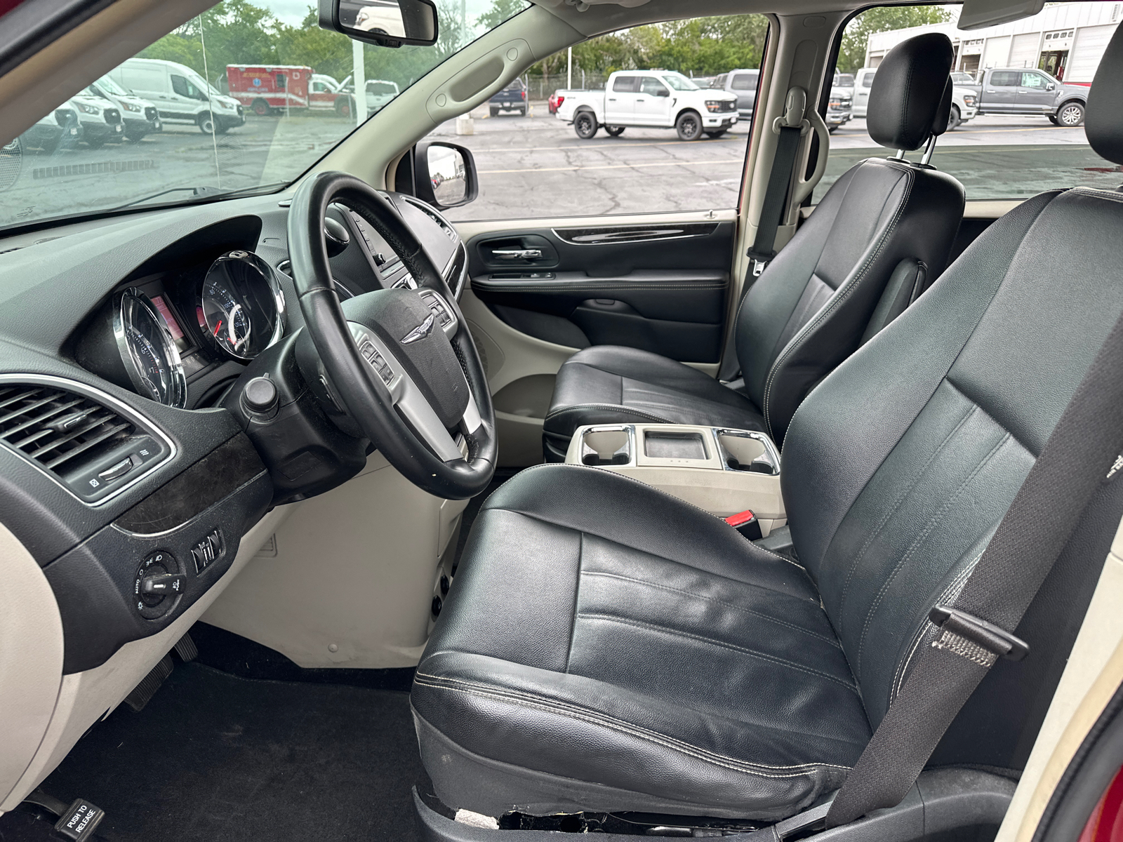 2014 Chrysler Town & Country Touring 25