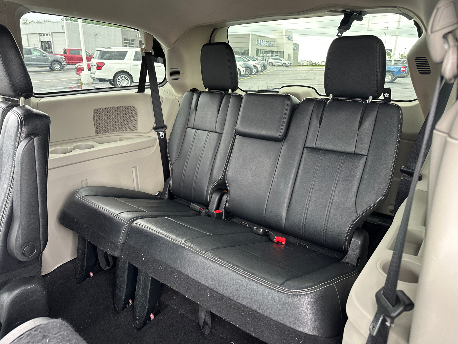 2014 Chrysler Town & Country Touring 31