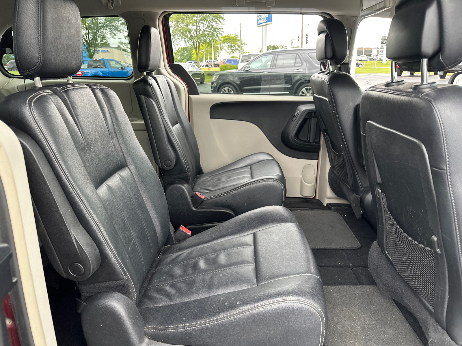 2014 Chrysler Town & Country Touring 34