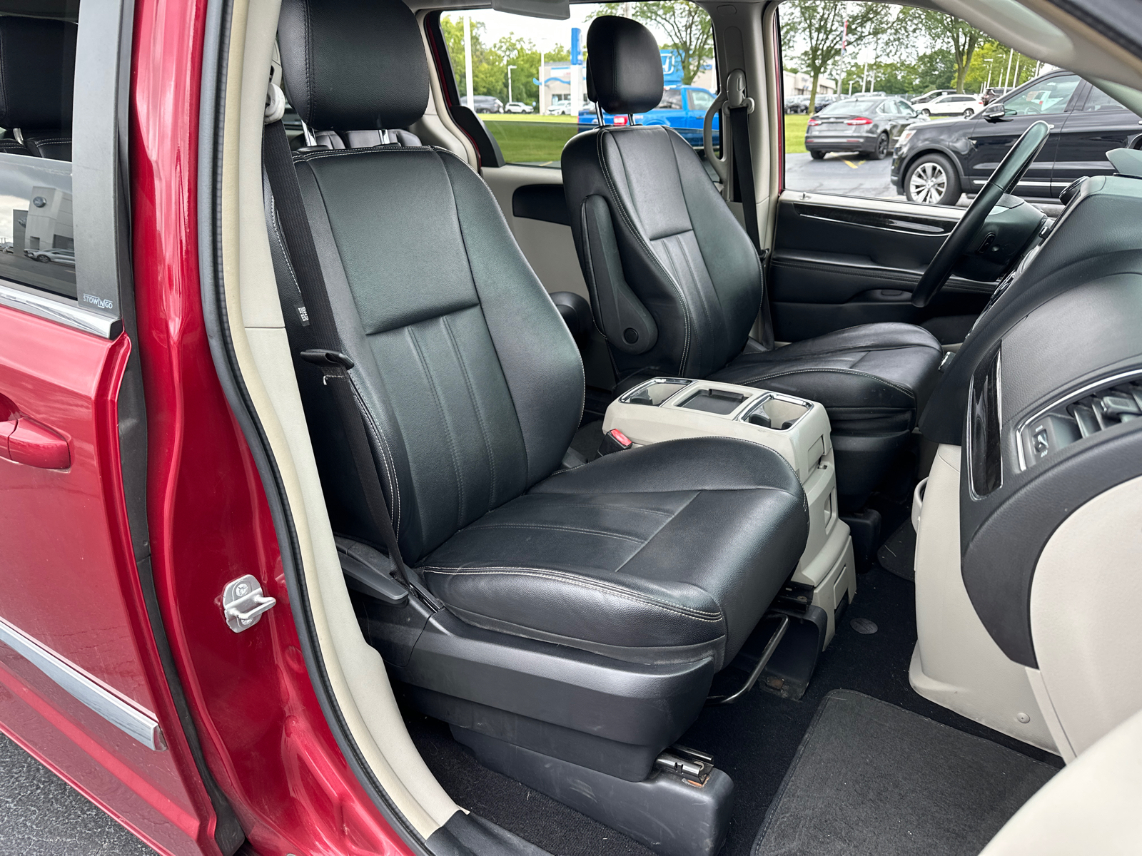 2014 Chrysler Town & Country Touring 35