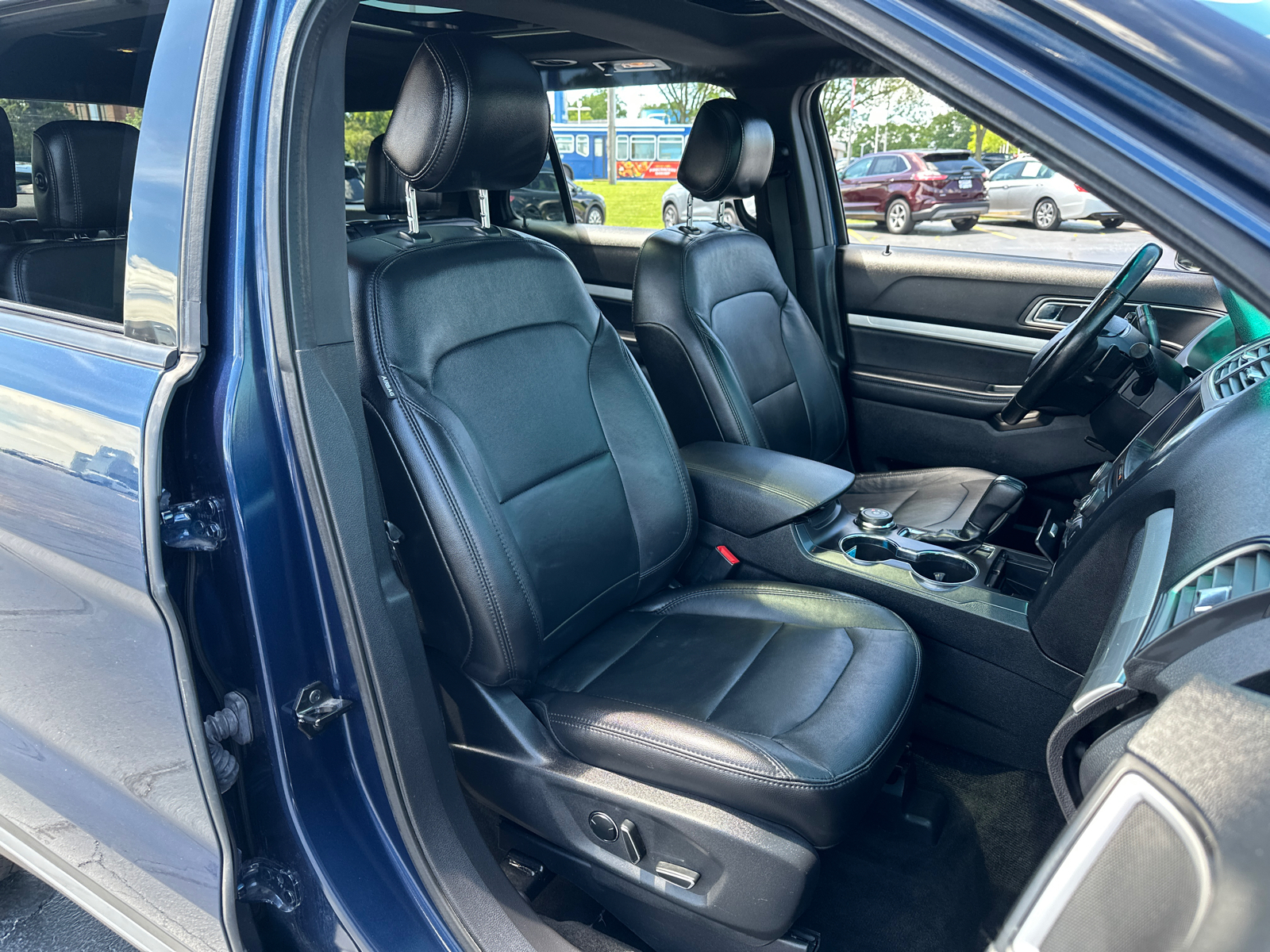 2016 Ford Explorer XLT 38